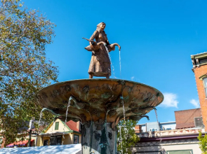 Heart of Mainstrasse Apt 2