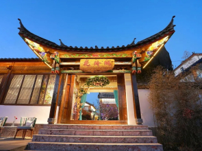 Hua Linglong Courtyard Inn
