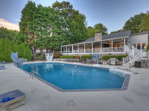 Sip, Sip Away by Avantstay Pool + Hot Tub