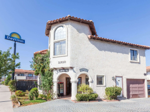 Days Inn by Wyndham Castaic Six Flags Magic Mountain