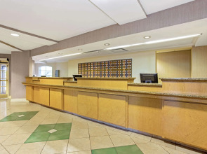 La Quinta Inn & Suites by Wyndham Orlando I Drive/Conv Ctr