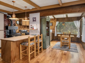 Rivers Edge 2 Bedroom Home by NW Comfy Cabins by RedAwning