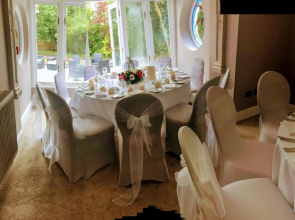 Llwyn Country House