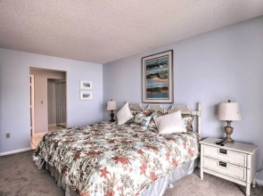 Beachfront Marco Island Resort Condo w/ Pool!