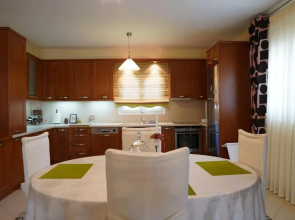 Eleni's Holiday Home