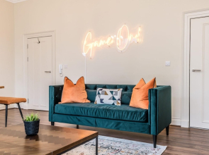 Host Apartments Grand Townhouse in Central Liverpool Sleeping up to 20 Guests