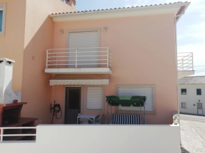 Salmon Villa near São Martinho do Porto