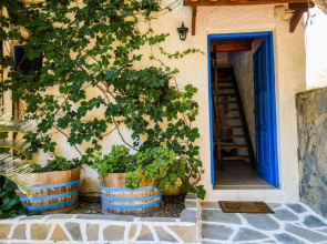 Tranquil Holiday Home in Palaiochora near Sea Beach