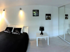 Appartement 50 m2 dans une maison privative avec terrasse et jardin privée