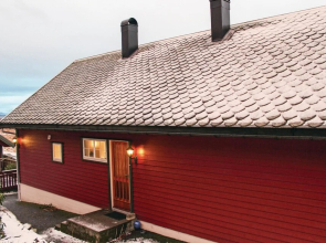 Stunning Home in Rogndalsvåg With 3 Bedrooms and Internet