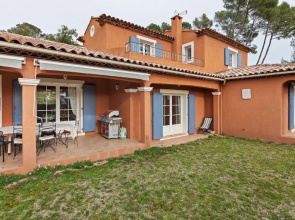 Holiday Home (LOG160)