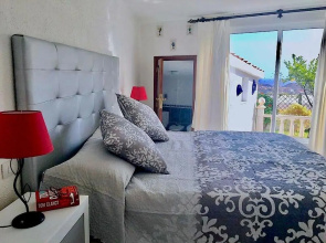 Detached villa, private pool only 10 minutes to beaches