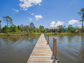 Sailhouse-west Pet Friendly Duplex in Gulf Shores