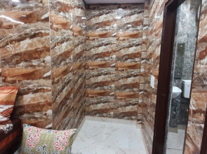 Luxury Flat in Foreigner Areof Lajpat Nagar With Fully Equipped Kitch