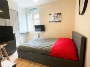Studio Netflix & Bed