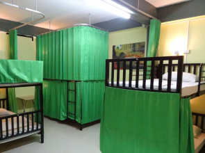Hugs Guesthouse