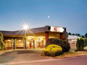 Nightcap at York on Lilydale