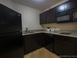 Red Roof Inn PLUS+ Houston - Energy Corridor