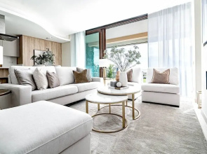 LO - Luxury 3 Bedroom Apartment , Stunning Views
