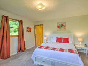 Maggie Valley House w/ Mtn Views - 1 Mi to DT