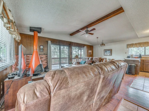 'Double D Cabin' W/ Deck, 4 Mi To Grindstone Lake!