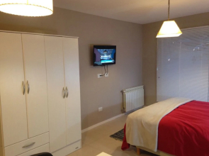 Comfortable Apartment w Great Location