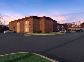 Suburban Studios Kansas City Airport North