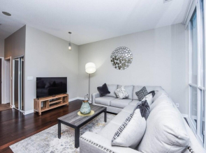 Stylish 1 Bedroom Near Square One Mall