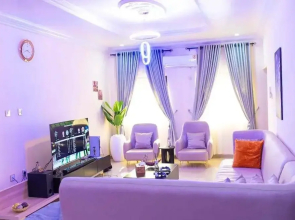 Clifford Apartment