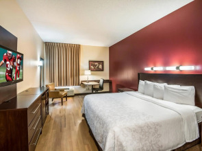 Red Roof Inn PLUS+ Long Island - Garden City