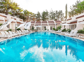 Le Chateau Lambousa Hotel