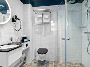 Best Western Hotel at 108