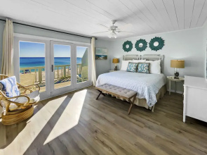 On the Beach - 2 Br townhouse by RedAwning