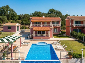 Villa Mirela Megali