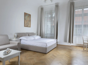 Three Golden Crowns Apartments