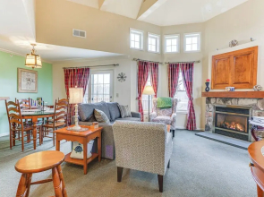 Spacious Condo w/ View < 1 Mi to Mtn Creek Resort!