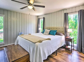 Brookeland Resort Cabin w/ Golf + Lake Access