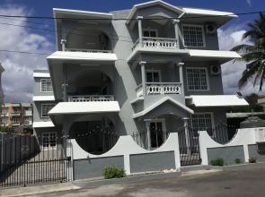 Immaculate 3-bed Apartment in Flic en Flac