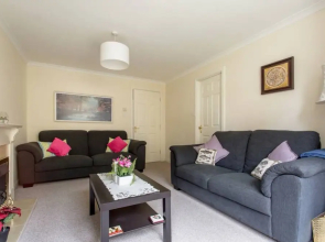 2 Bedroom Apartment Near City Centre