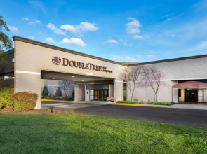 DoubleTree by Hilton Hotel Lawrence
