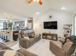 1 Mi to Colonial Beach Boardwalk: Home w/ Fire Pit
