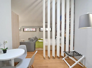 Famous Crows Lisbon Suites