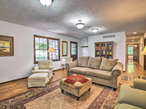 Quiet Home w/ Fire Pit - 1 Mi to Downtown Acworth!
