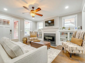 3 Mi to Dtwn: Home w/ Fenced Yard in Atlanta!