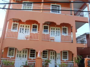 Wallace Holiday Apartments