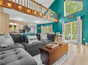 Cozy Poconos Retreat Hot Tub Dog Friendly Firepit