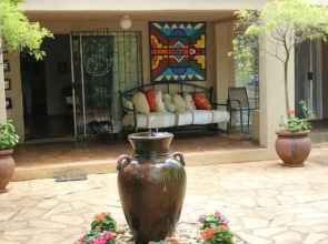 Hlulala Guesthouse