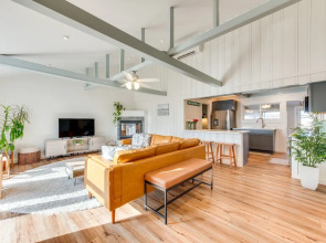 Beautiful Wells Cottage: Steps to Moody Beach!