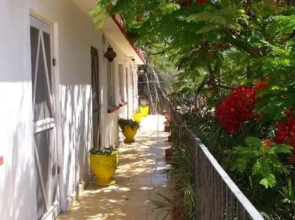 Hotel Leos Inn