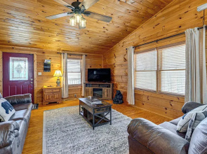 Bryson City Cabin w/ Hot Tub, Views & Pool Table!